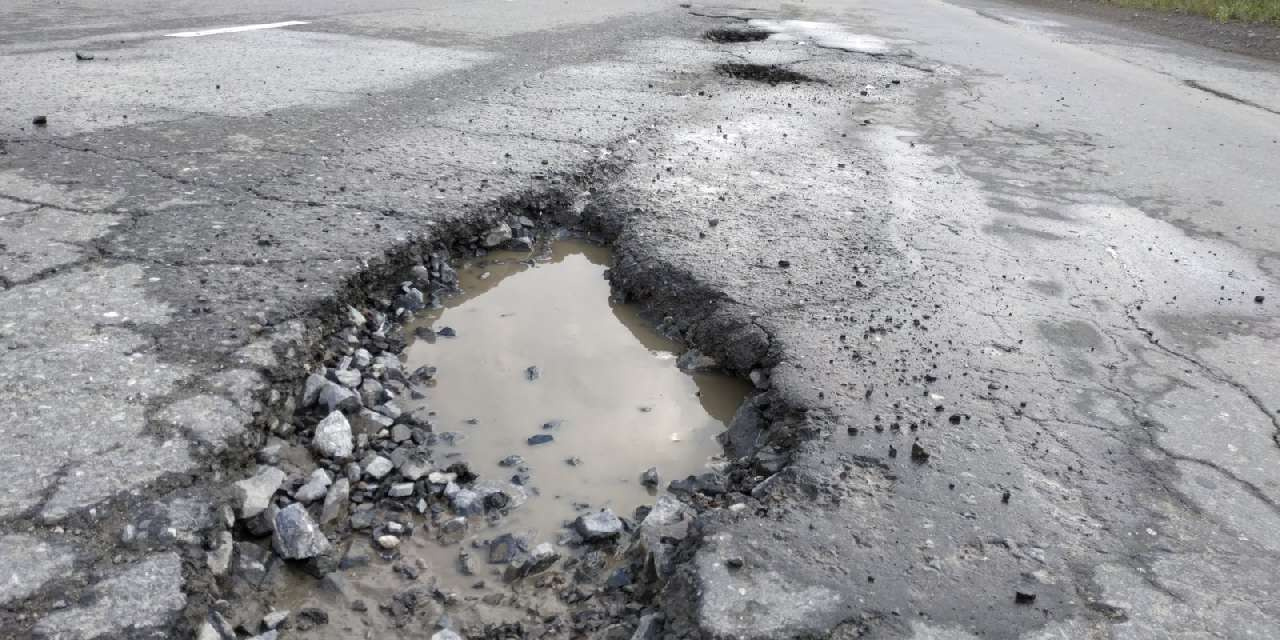 На дороги Златоуста поставят пломбы