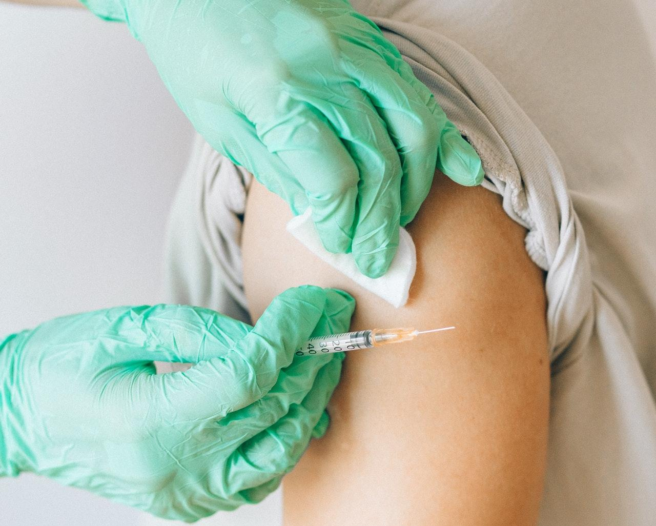 Прививка нужна: жителям Златоуста напомнили, кто обязан вакцинироваться