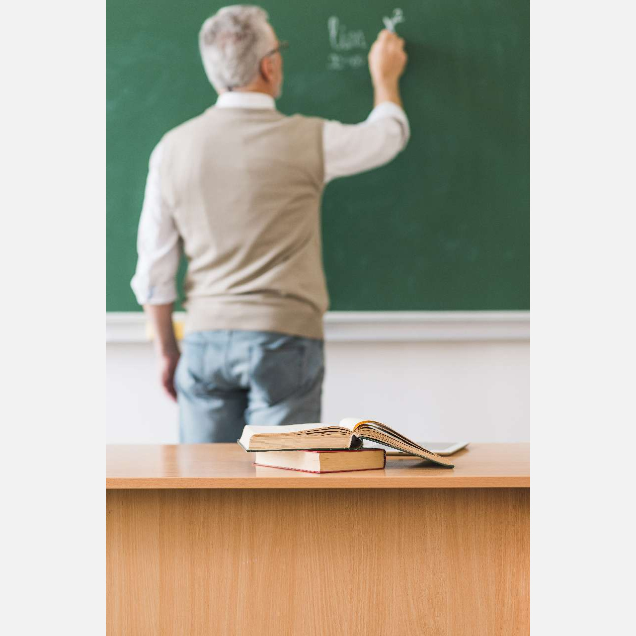 Некому учить: в Златоусте депутаты обсудили дефицит педагогов