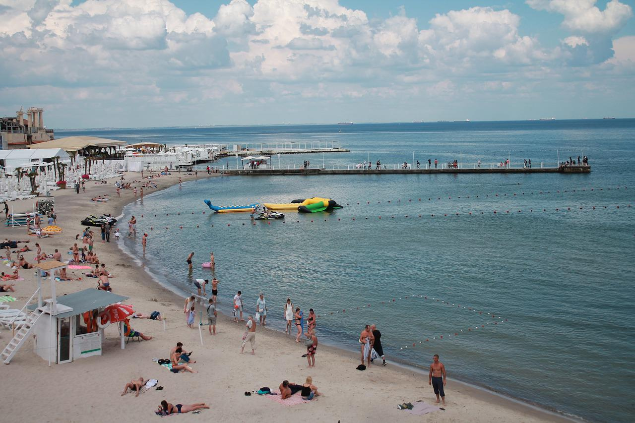 «Всюду толпы и цены»: жители Златоуста крайне недовольны курортами Чёрного моря