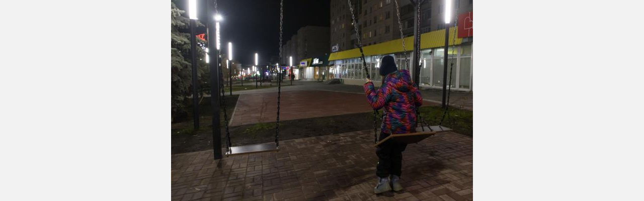 В Златоусте ломают качели