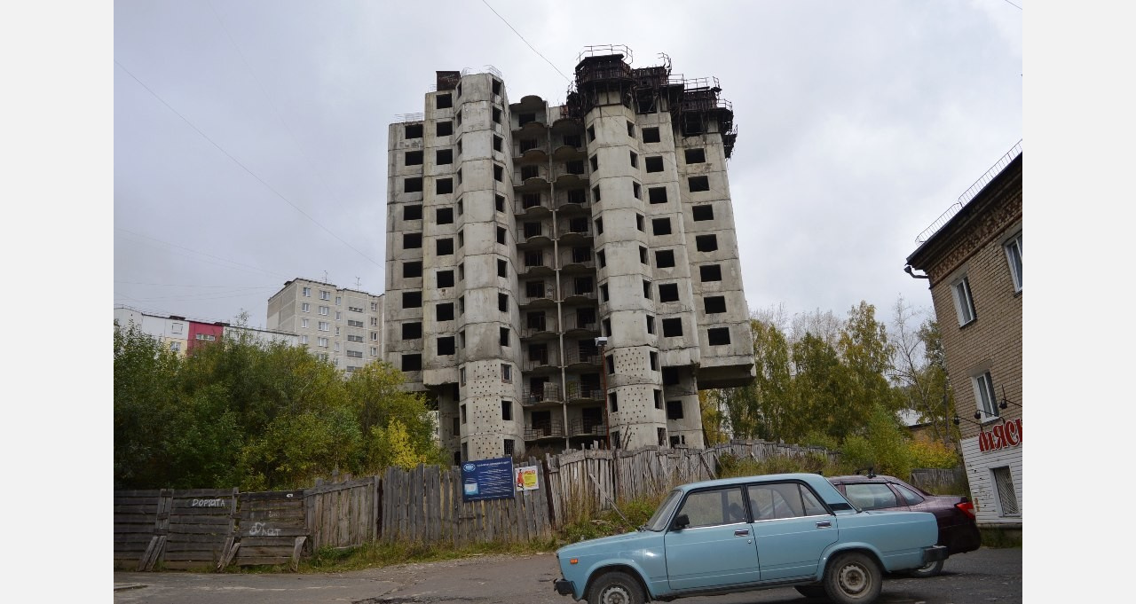 На крыше знаменитой златоустовской «монолитки» заметили очередных экстремалов