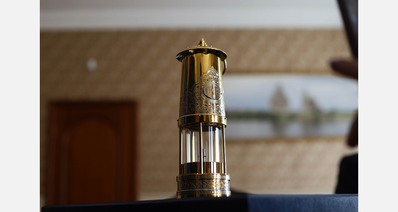 Златоустовские мастера изготовили лампу для Благодатного огня