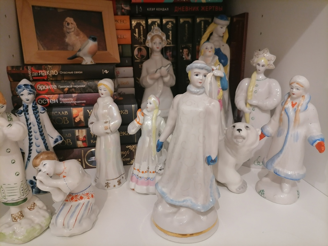 Глаз отрада: жительница Златоуста собрала уникальную коллекцию антикварных Снегурочек