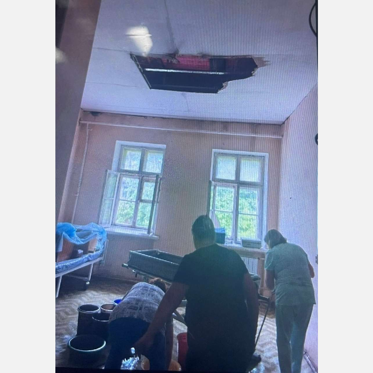 В златоустовской больнице рухнул потолок