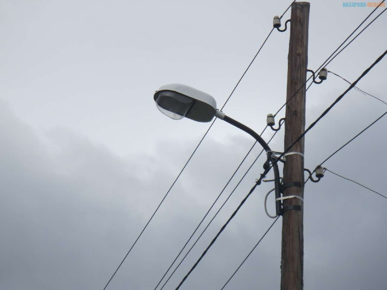 Скидывайтесь, граждане: жителям Златоуста предложили самим оплатить монтаж фонаря на улице