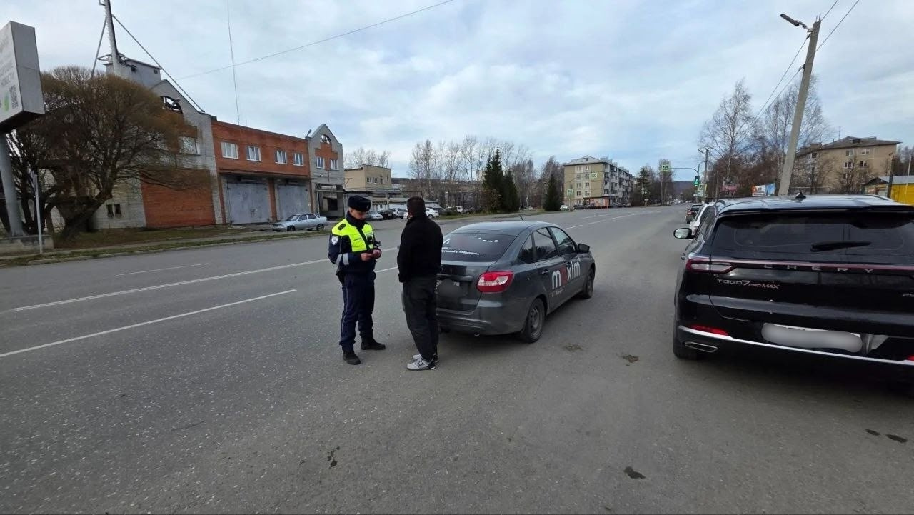«Левые» шашечки: автоинспекторы в Златоусте проверили такси