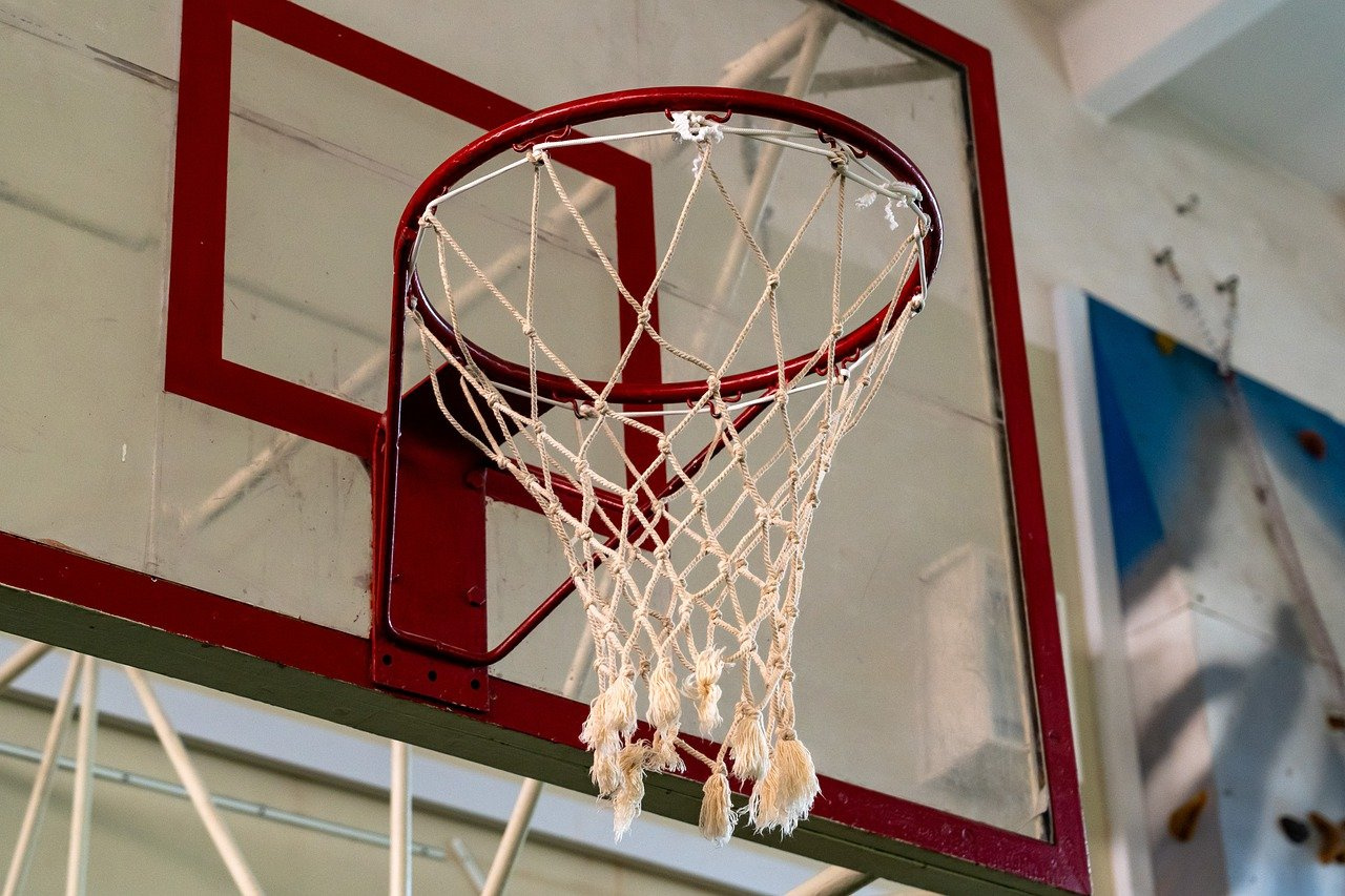 Баскетбольная команда из Златоуста лидирует в областном чемпионате