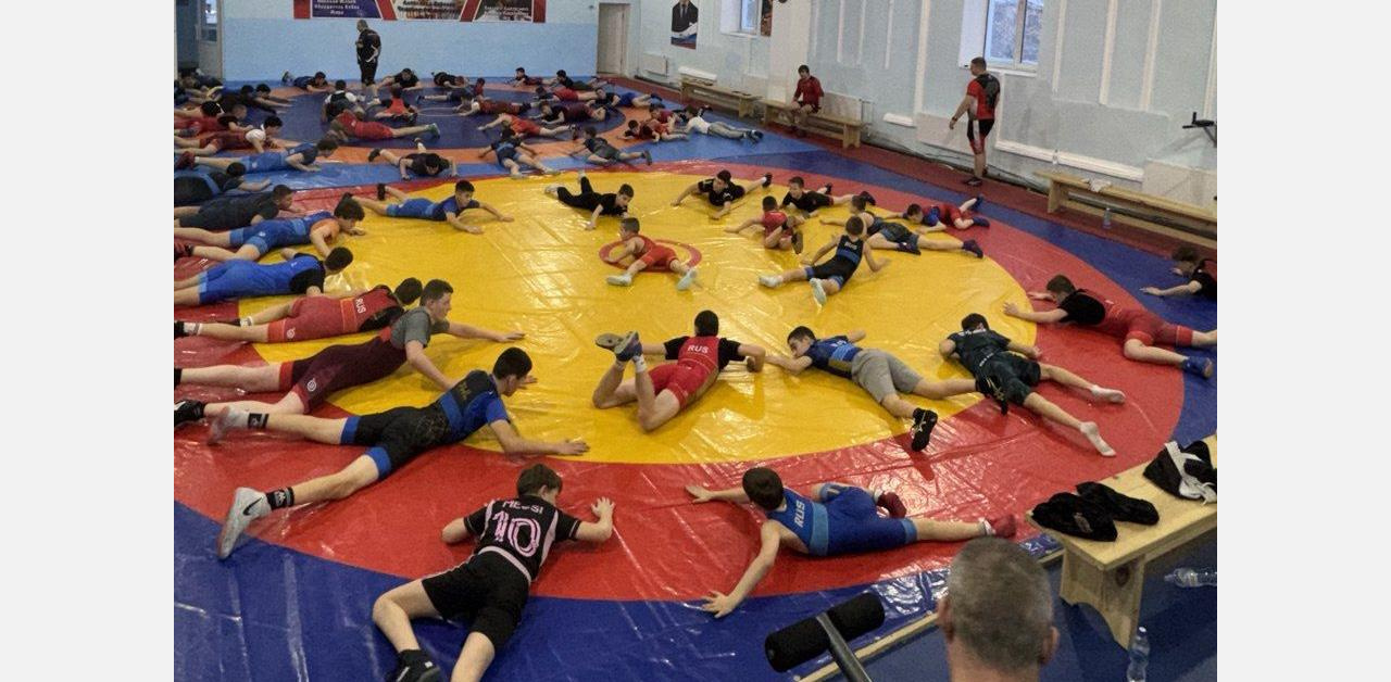 В Златоусте тренируется сборная области по греко-римской борьбе 