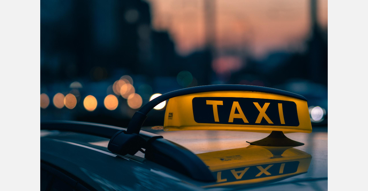 Житель Златоуста угнал такси, когда пьяный водитель уснул