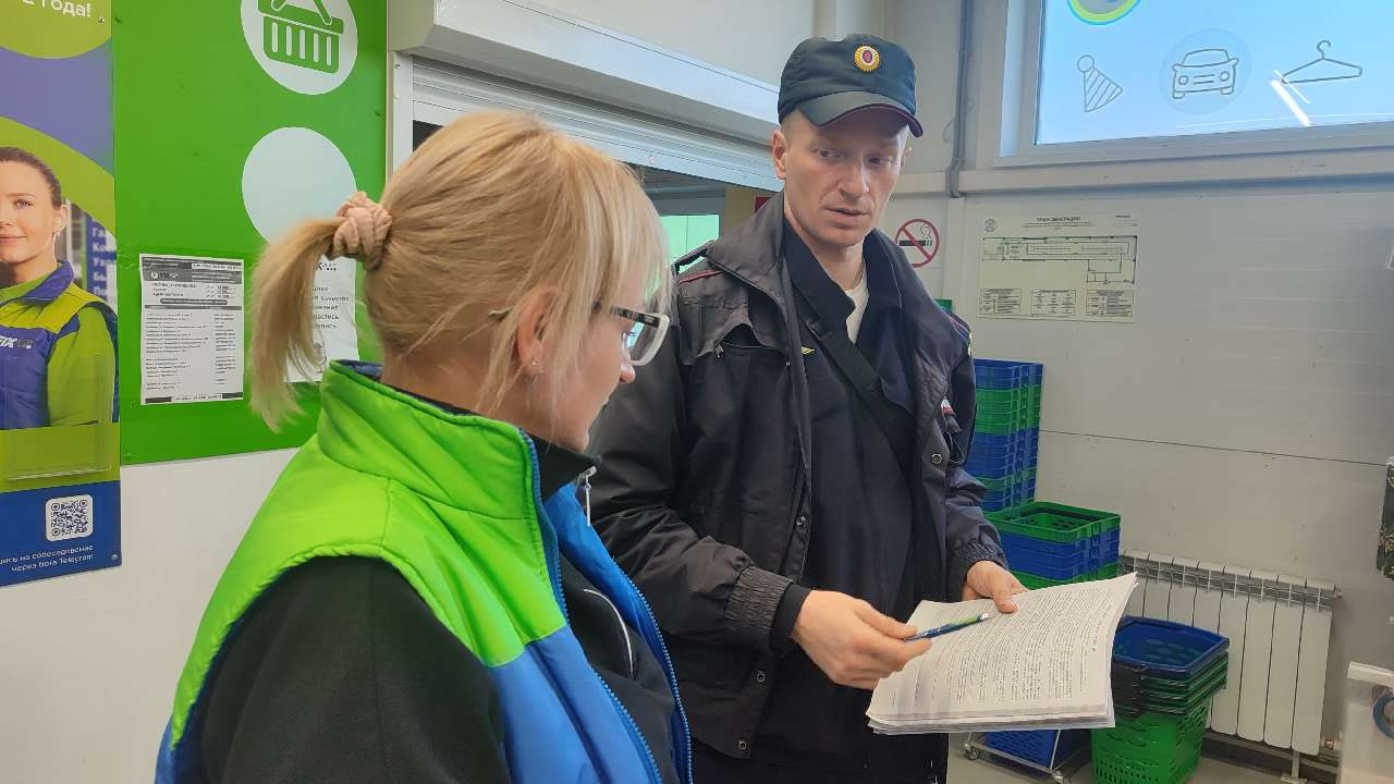 В Златоусте полицейские вручили продавцам предостережения