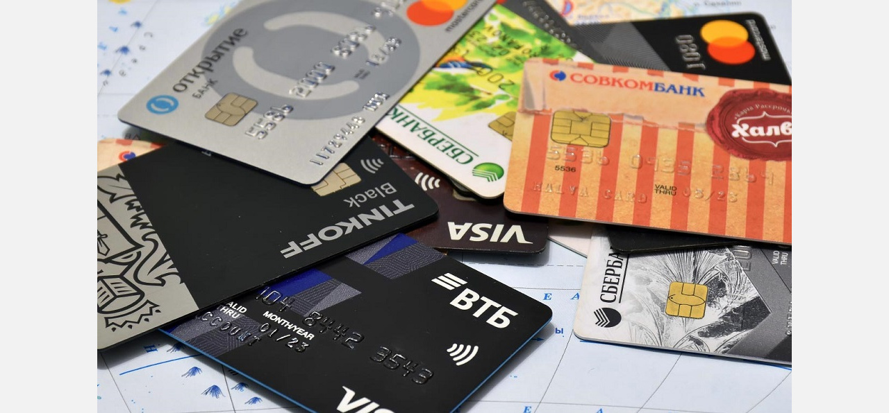 «Моя империя финансов»: зачем жителям Златоуста по 10-12 банковских карт