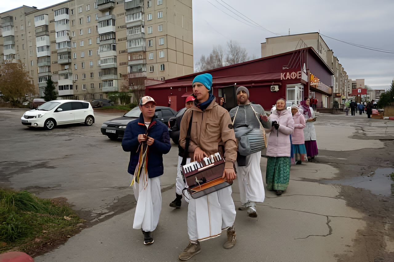 «Любим все сущее»: в одном из Дворцов культуры Златоуста собираются кришнаиты