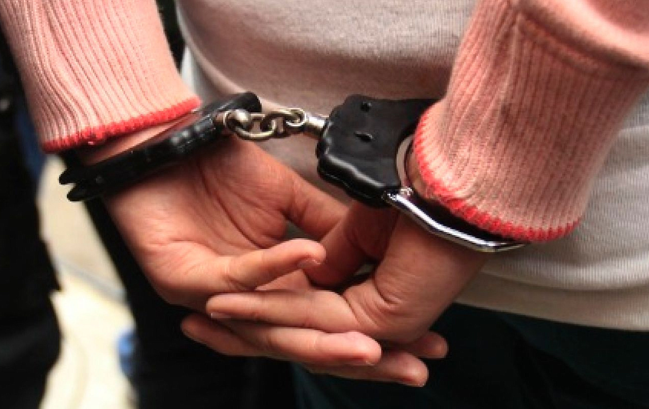 Жительницу Златоуста задержали за кражу в Верхнем Уфалее