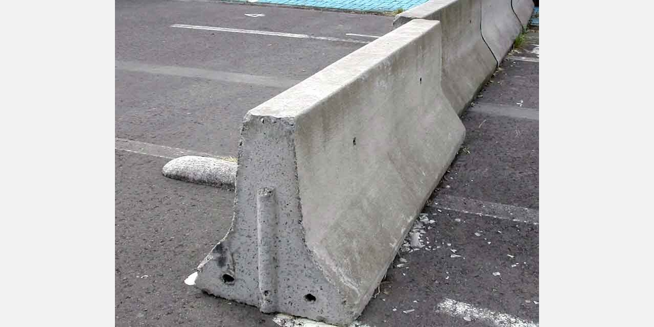 Водитель из Златоуста разбился о невидимые на трассе блоки