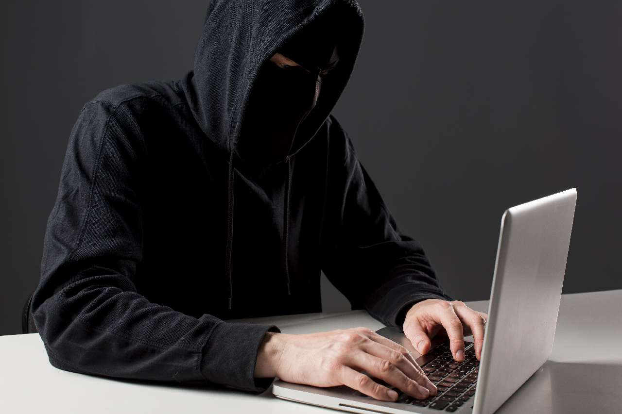 С наступающим: жителей Златоуста предостерегают от открыток-«обманок»