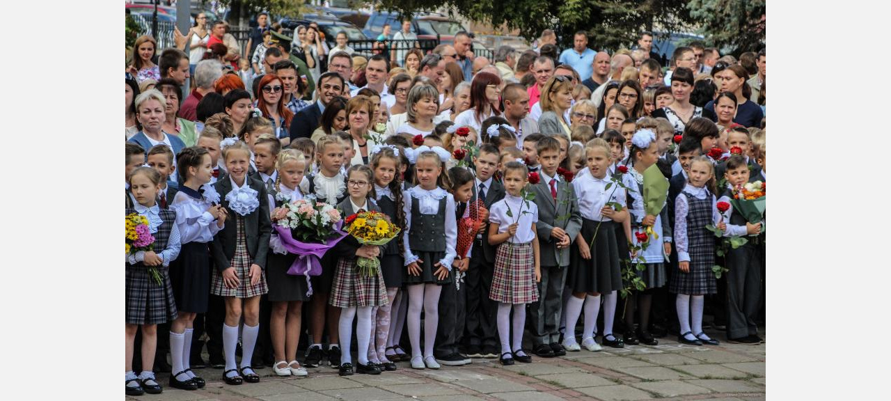 Без букетов и звонка? Министр просвещения заявил о «новом формате» школьных линеек