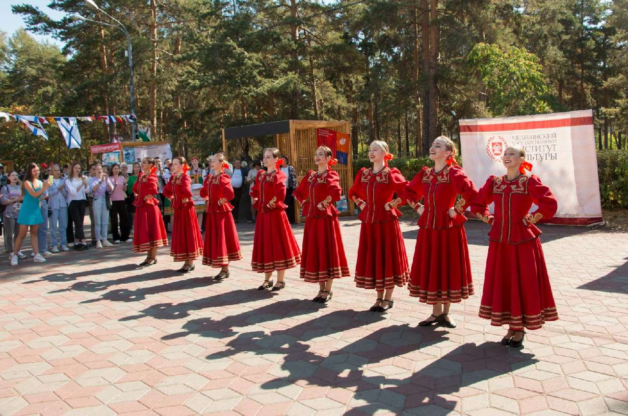 Жителей Златоуста научат народным танцам