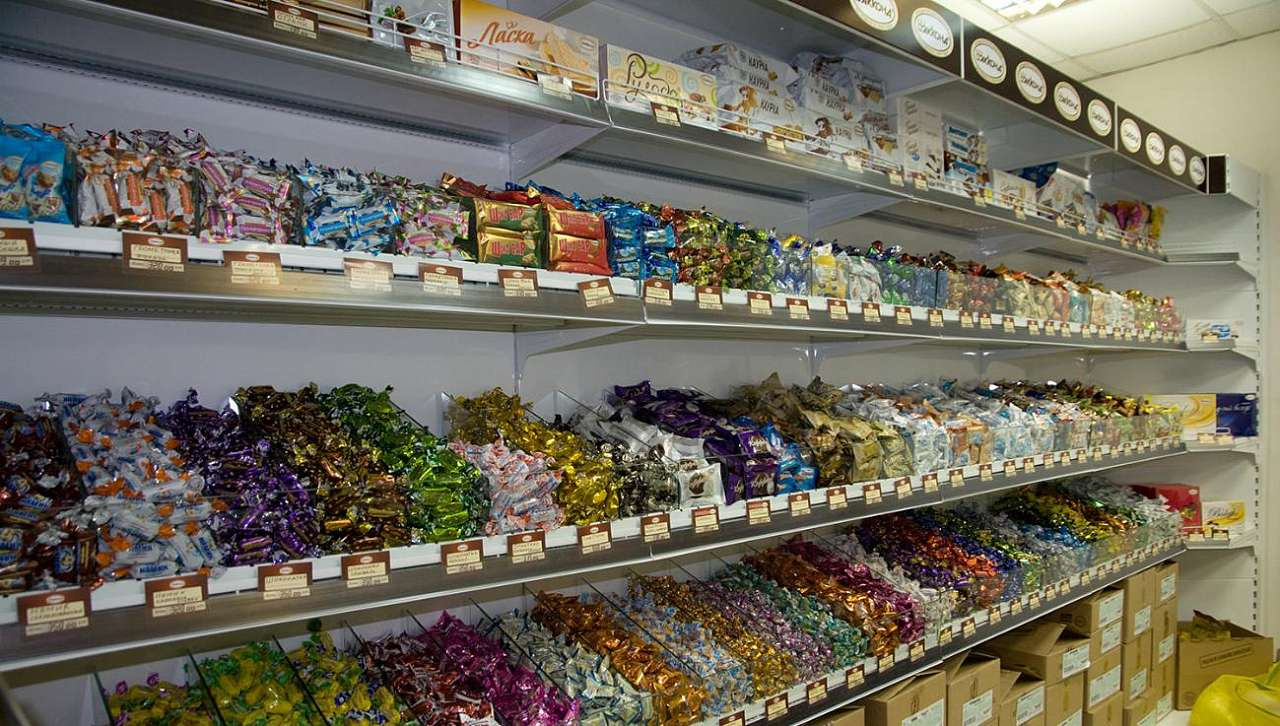 В Челябинской области сняли с продажи 75 килограммов сладостей