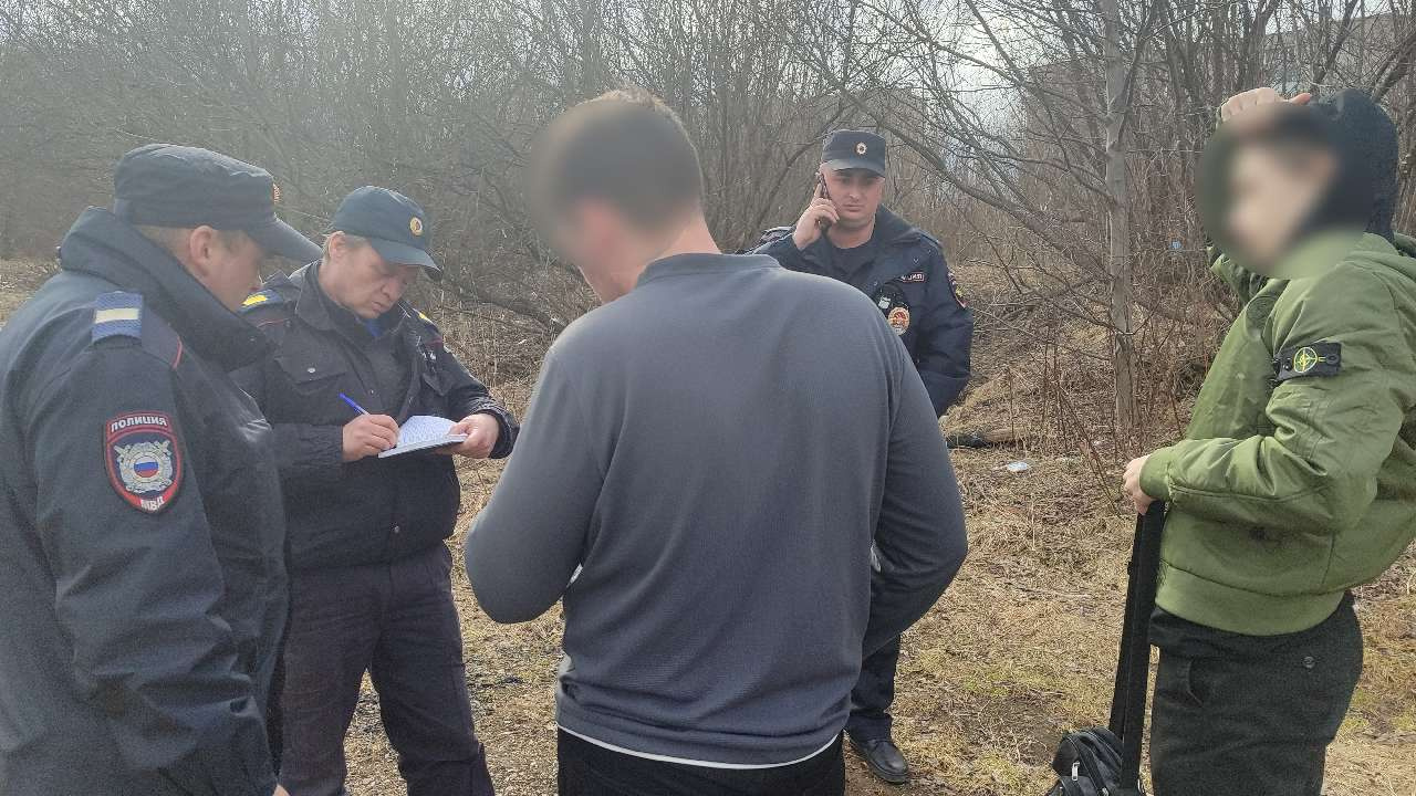 В Златоусте подростки-экстремалы прыгали по льдинам на пруду