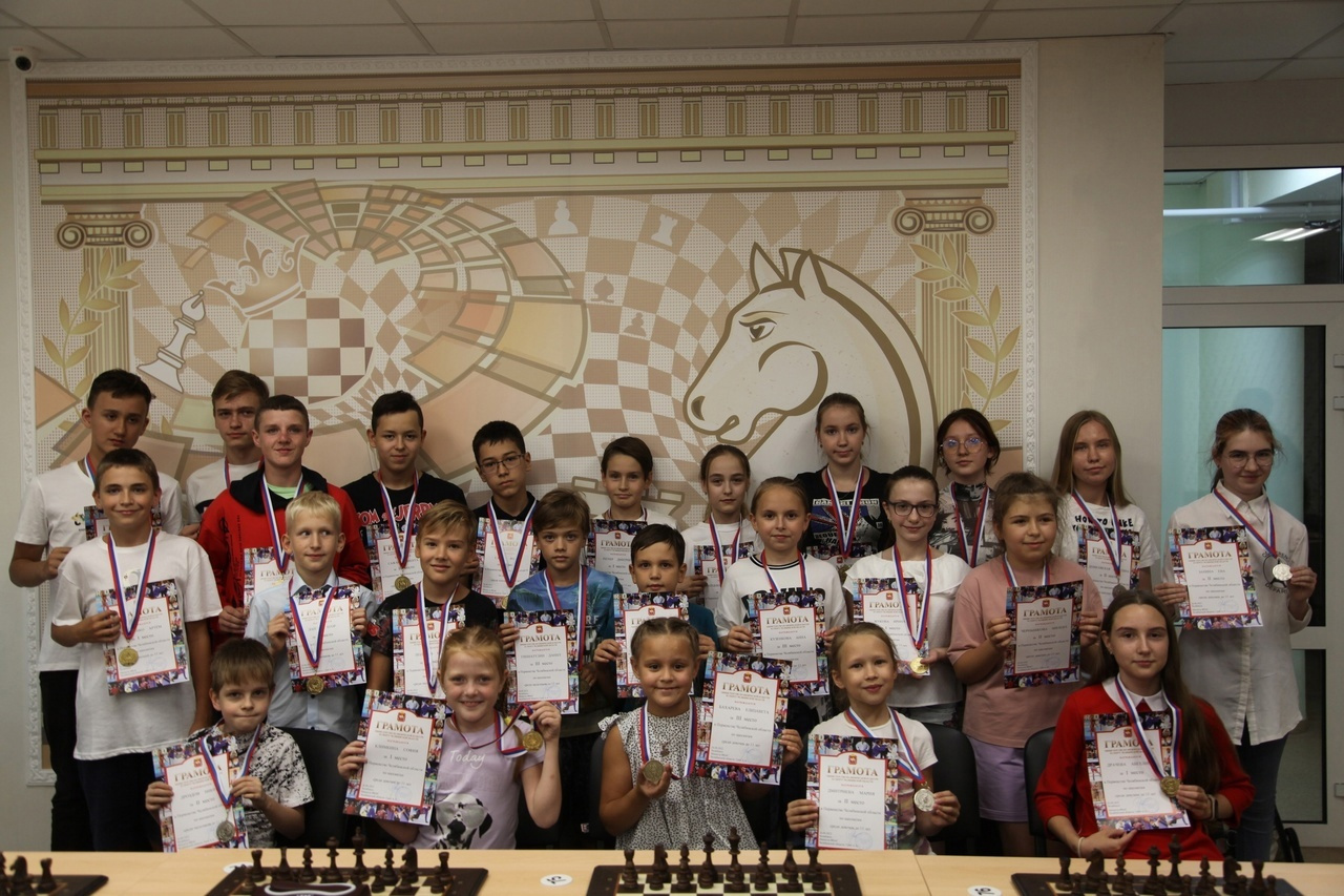 Школьница из Златоуста лучше всех в области играет в быстрые шахматы