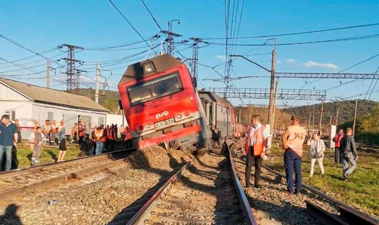 Под Златоустом сошли с рельсов два вагона