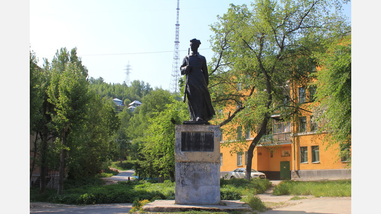 Памятник борцам за советскую власть в Златоусте оказался ничьим