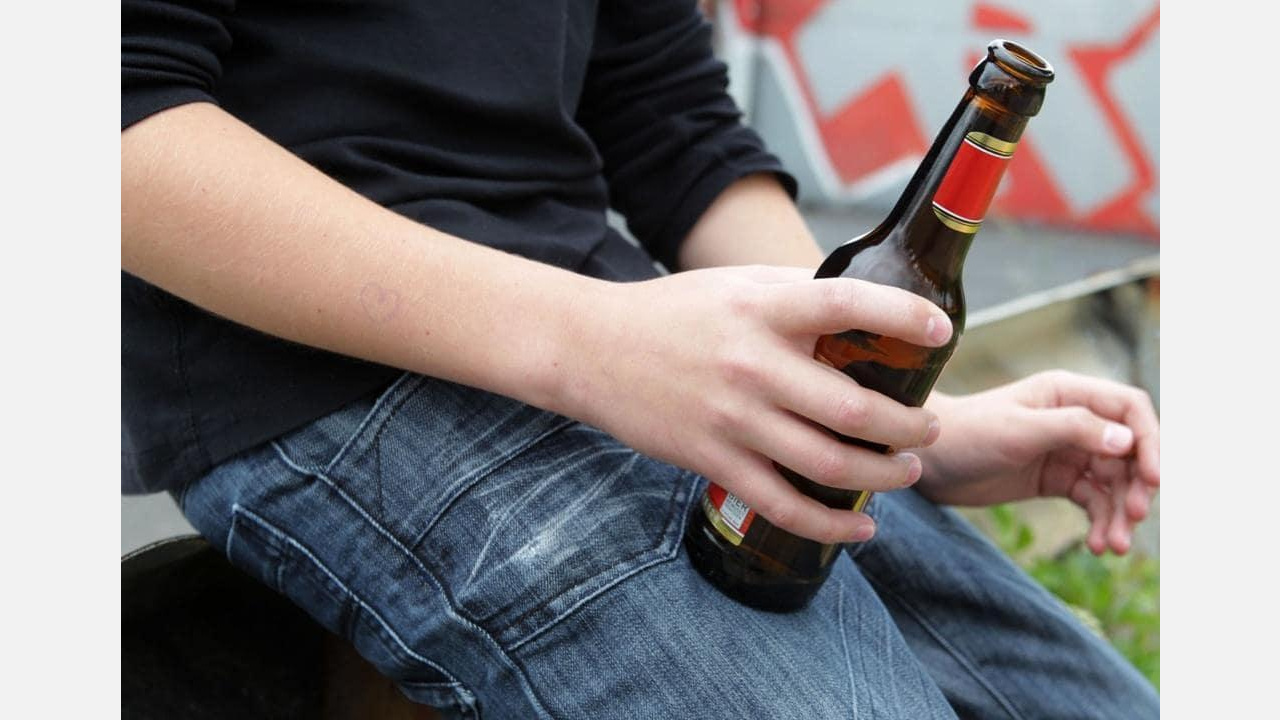 Пол-литра — рюмка водки: в Златоусте диагноз «пивной алкоголизм» ставят 10-13-летним
