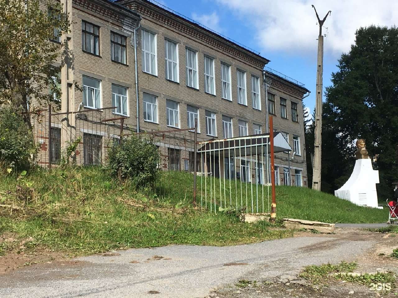 Дождь не дал: школьный стадион в Златоусте доделают весной