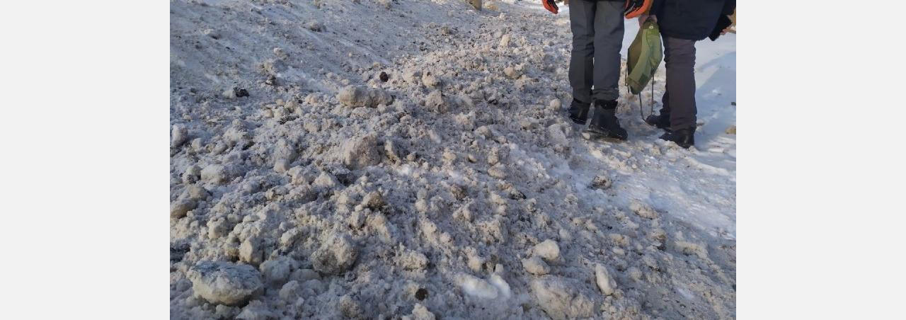 Жители Златоуста жалуются на заваленные снегом тротуары