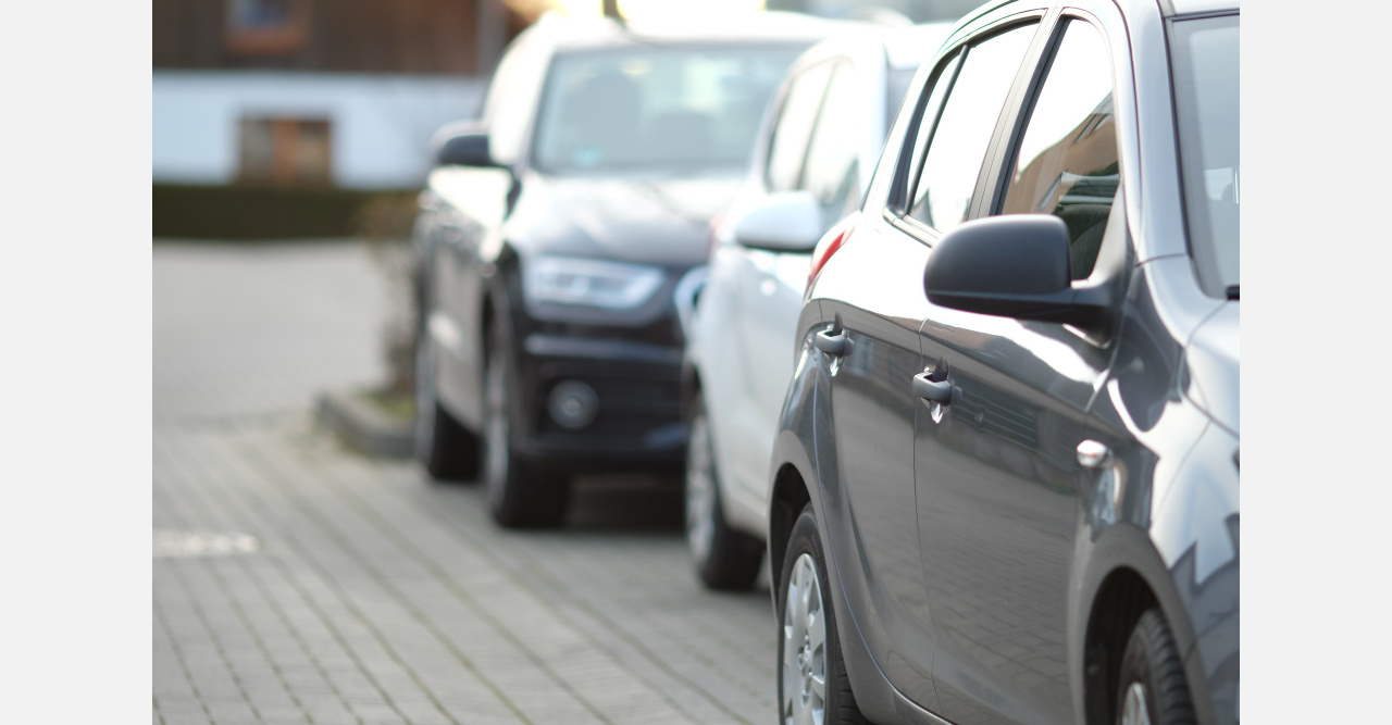 «Это мое место»: на парковках у многоэтажек Златоуста - опять скандалы