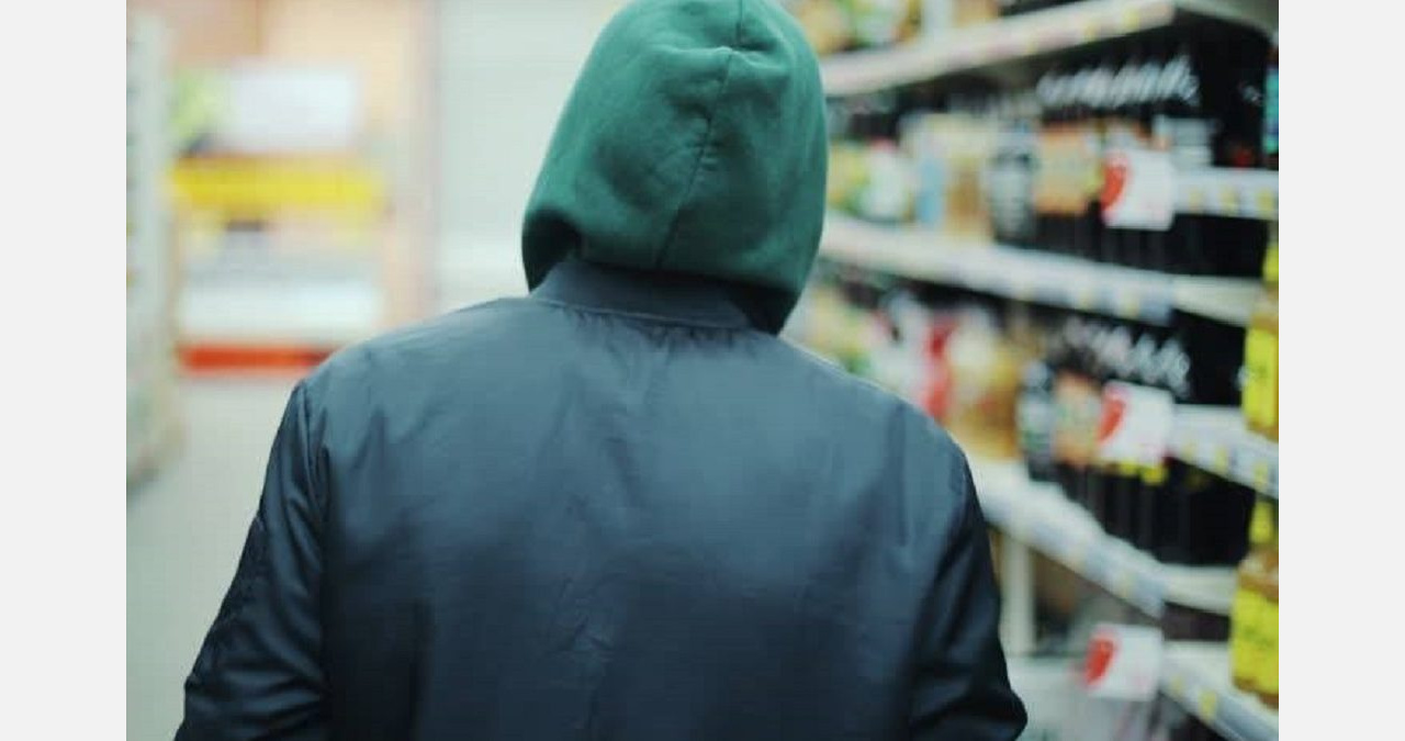 Для куража: в Златоусте подростки ограбили супермаркет «по-голливудски»