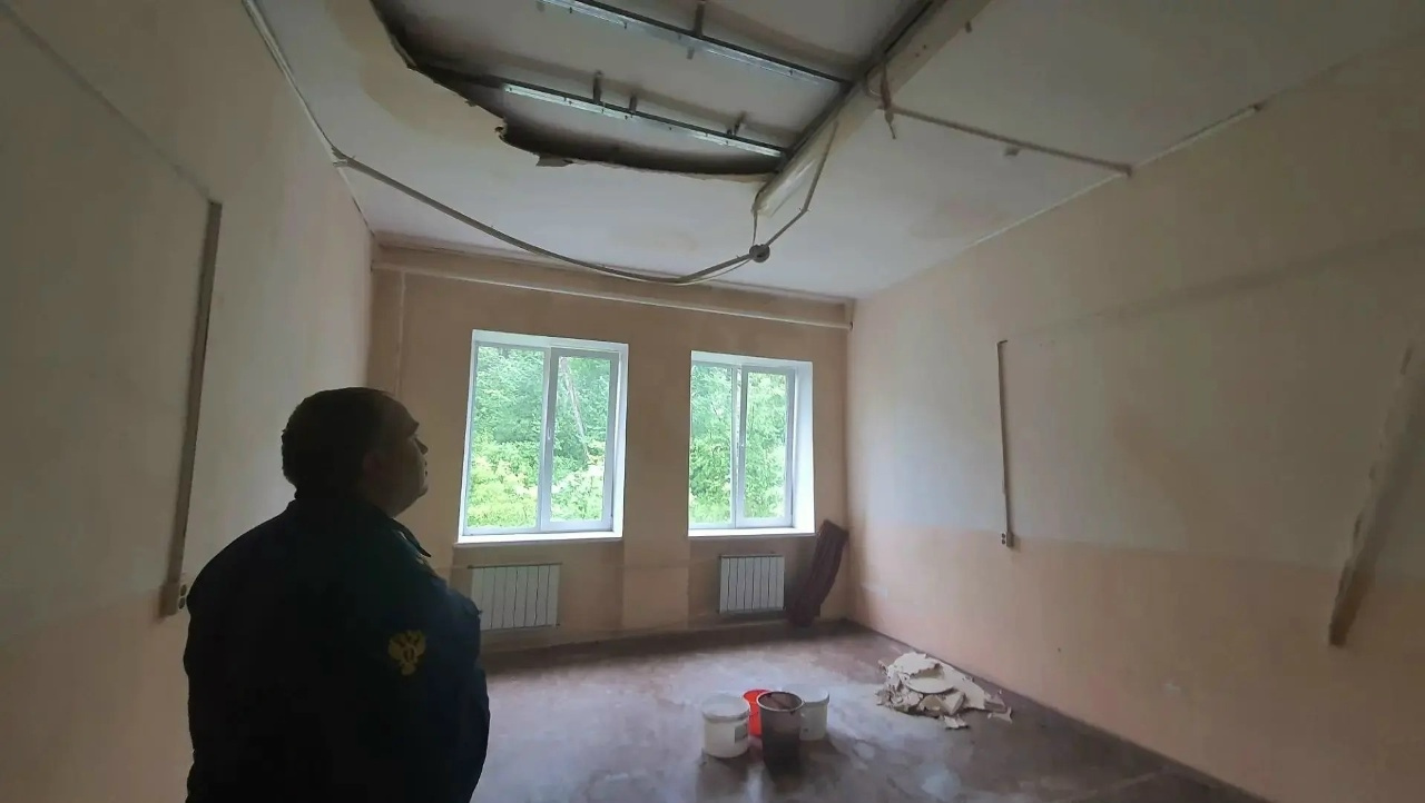 Прокуратура Златоуста провела проверку в больнице, где рухнул потолок