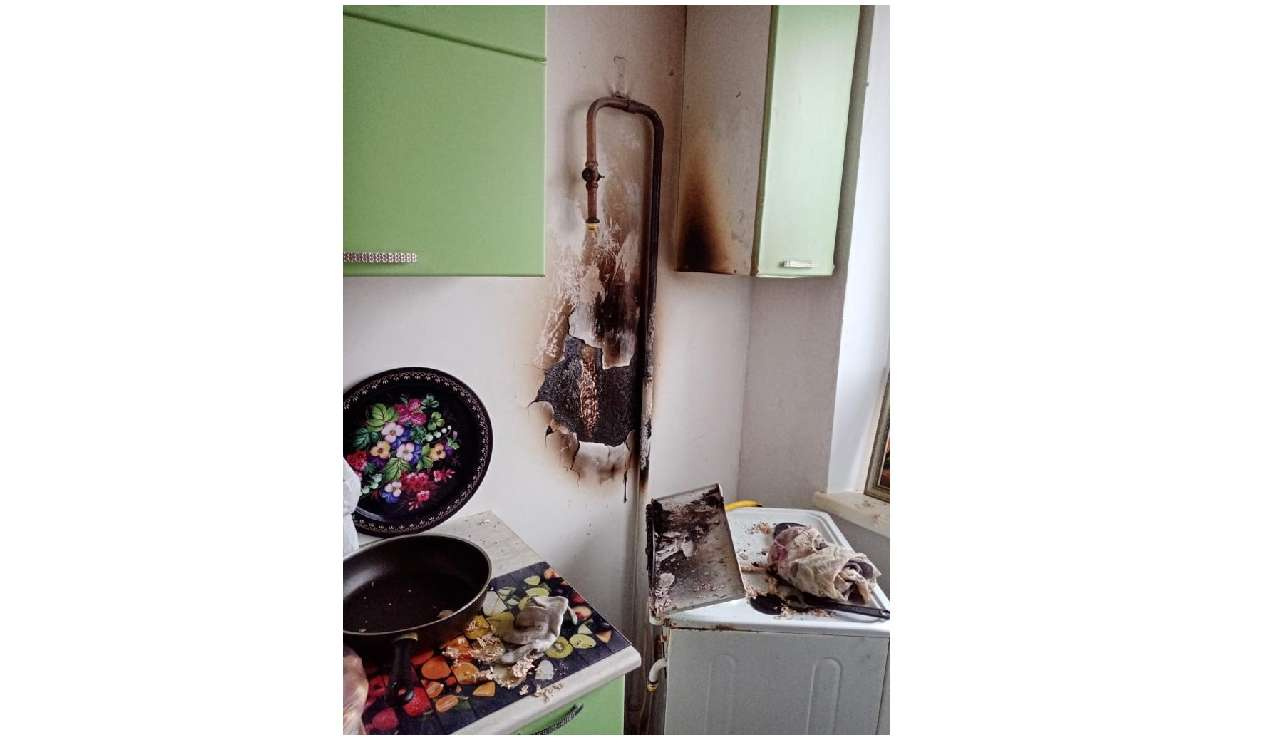 Из-за неправильной установки плиты в Златоусте чуть не сгорела квартира