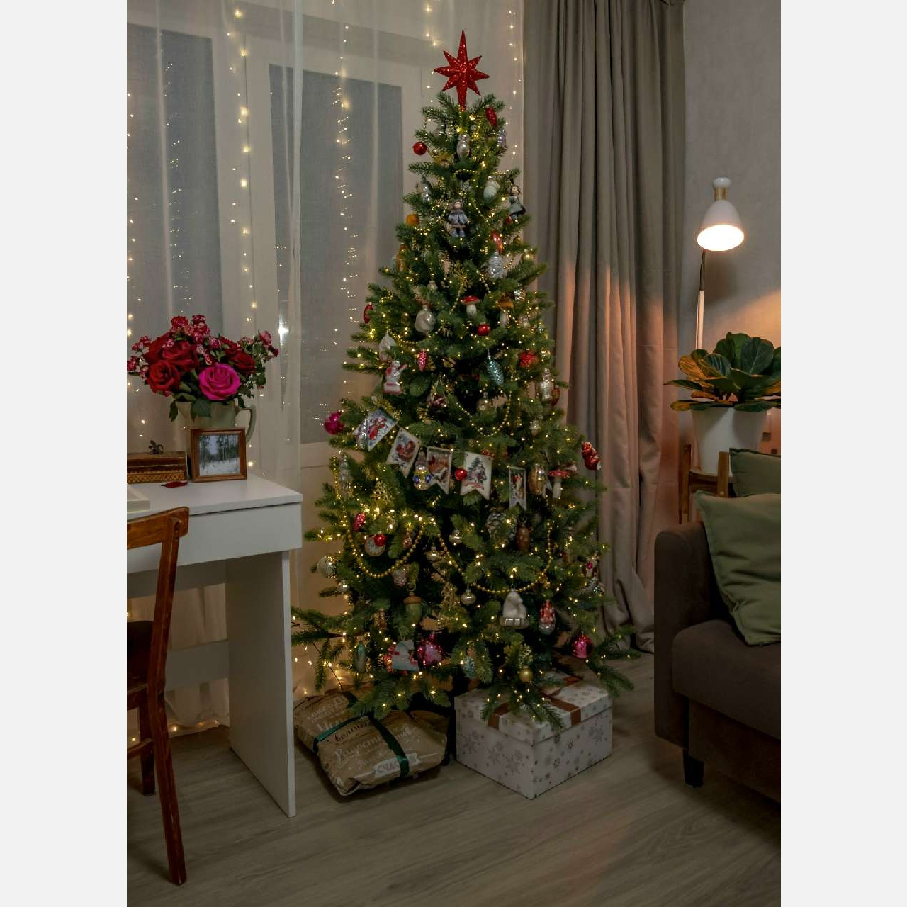 Она вернулась: жители Златоуста наряжают «советские» ёлки