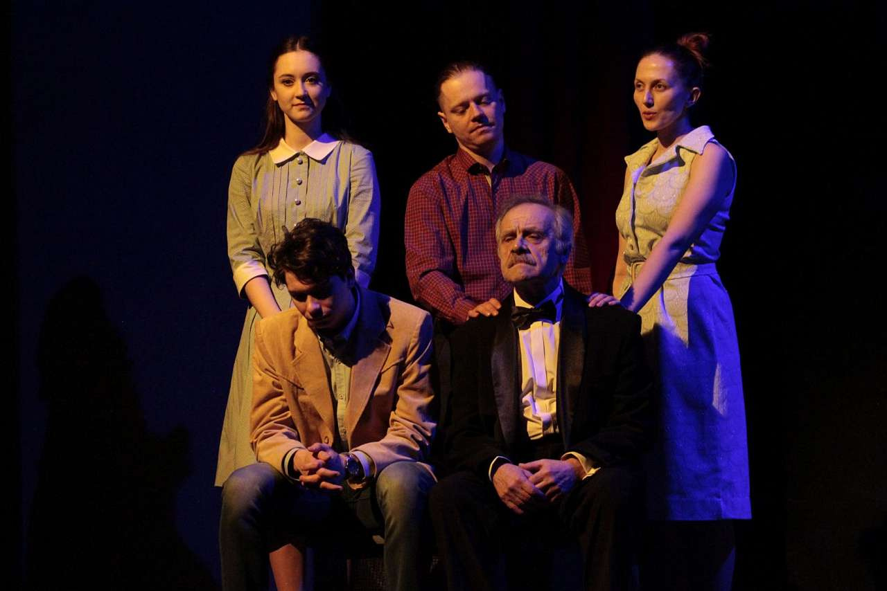 Семья как награда: театр Златоуста открывает свой 101-й сезон «Старшим сыном»