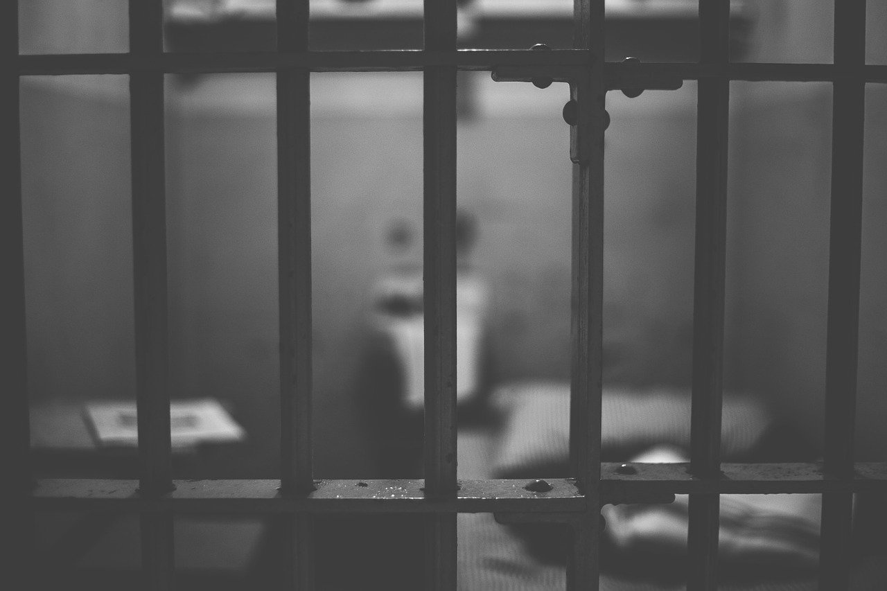 Одни слёзы: две студентов Златоуста этапированы в колонию строгого режима
