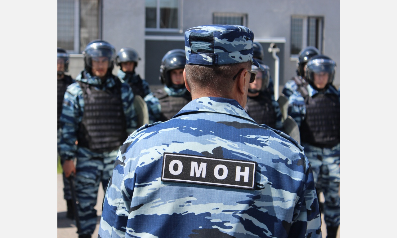 ОМОН из Златоуста срочно вызвали в Катав-Ивановск