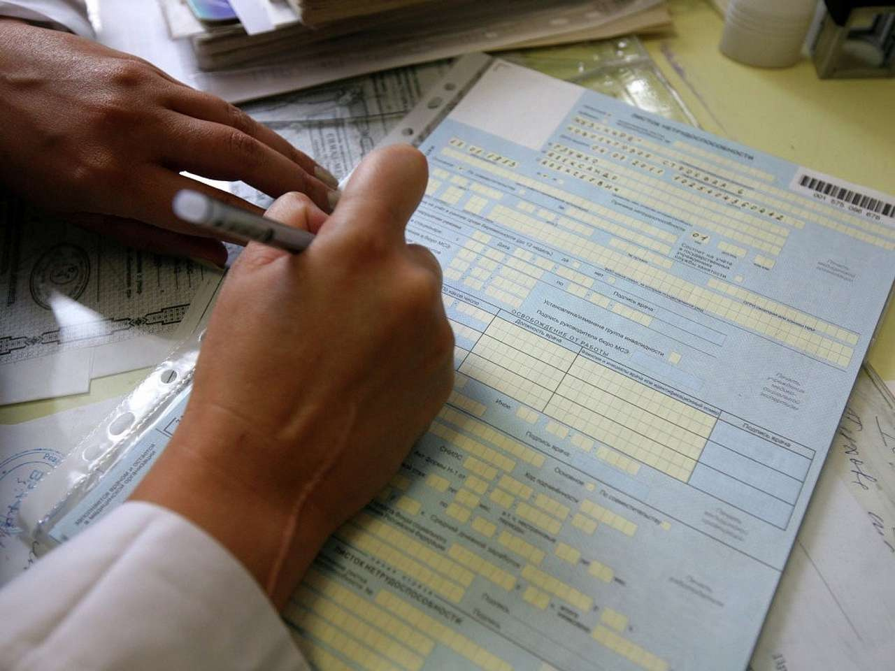 Минуя работодателя: в России введут новый порядок выплаты больничных 