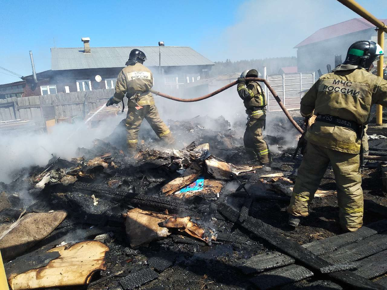 В Златоусте продолжают жечь мусор и траву