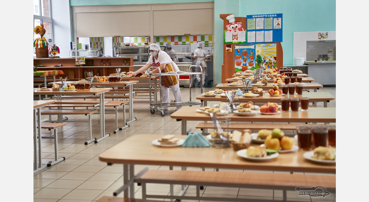 Заглянут в тарелки: в России появятся правила проверки школьных столовых