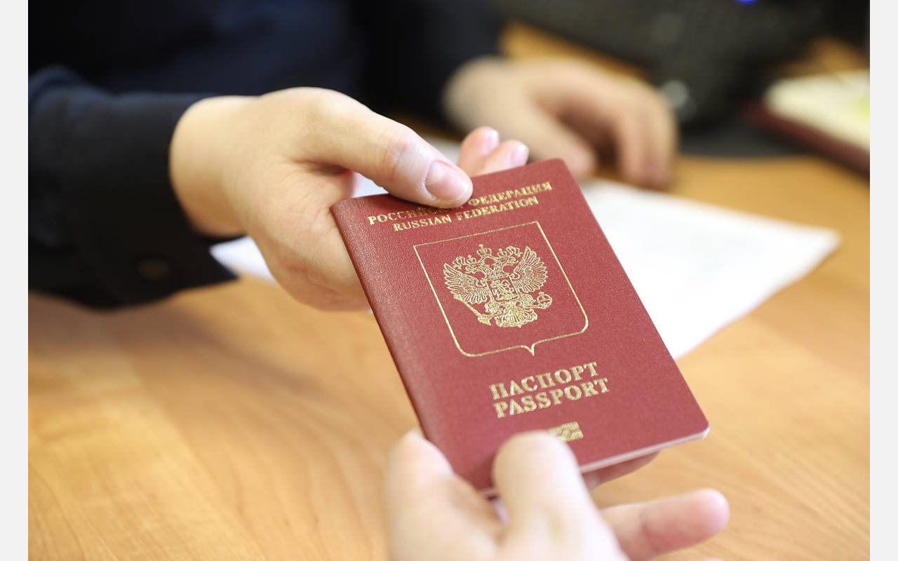 По паспорту подружки: чекисты Златоуста задержали «беглянку от долгов»