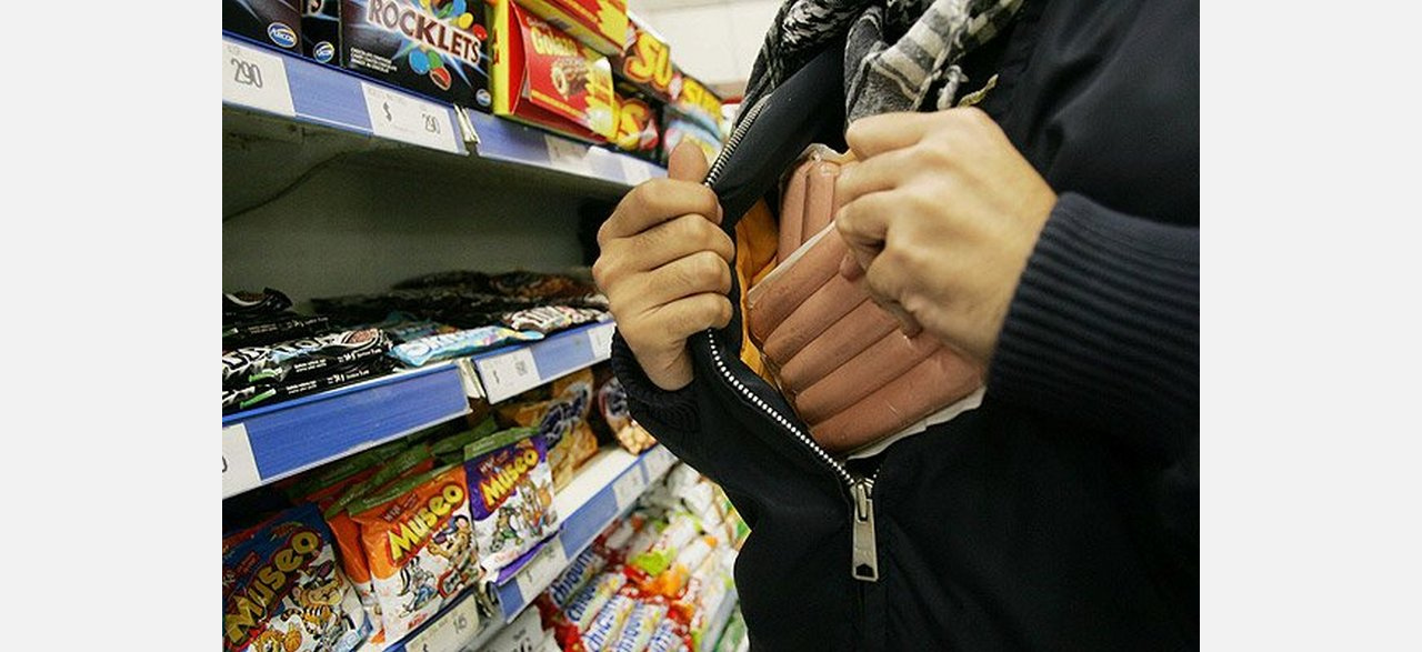 Махровый несун: в Златоусте магазинный вор-гастролёр за раз похитил продуктов на 4 тысячи