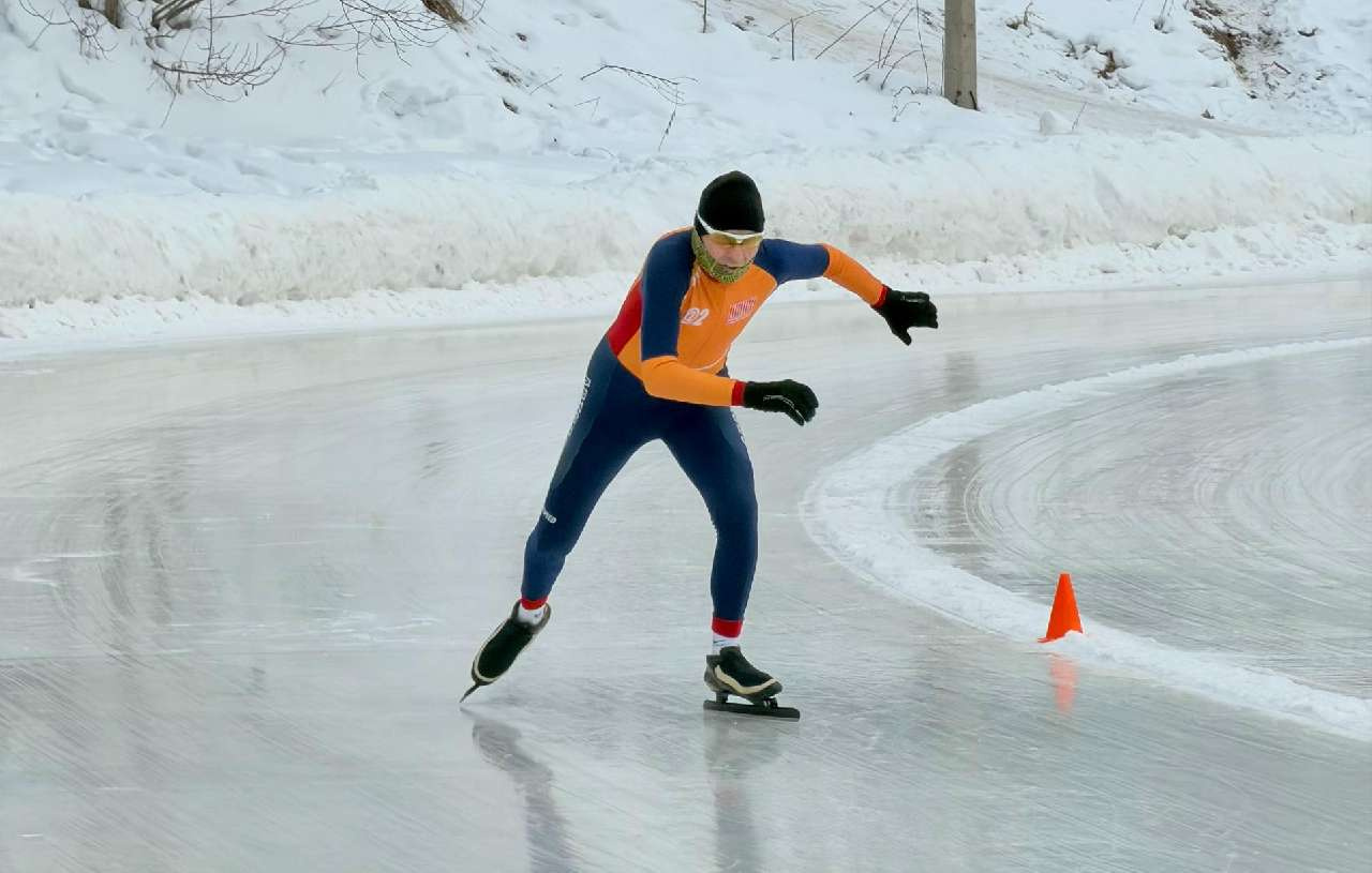 Ветераны-конькобежцы после многолетней паузы соревновались в Златоусте