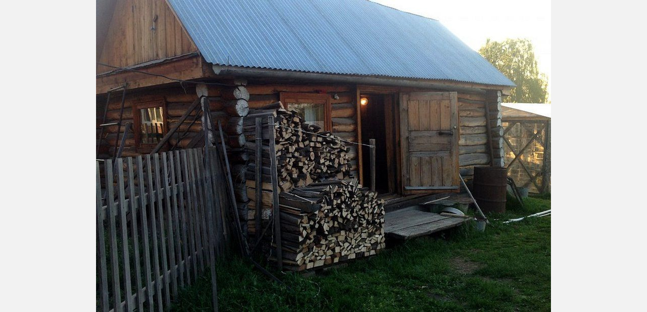 «А слив-то — на межу»: житель Златоуста требует у соседа снести баню