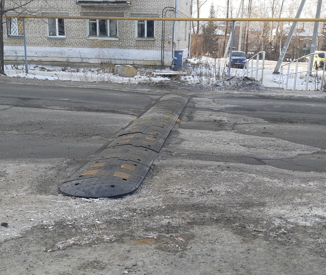 Кому это нужно: от ГИБДД Златоуста требуют разобраться с «лежачими полицейскими»