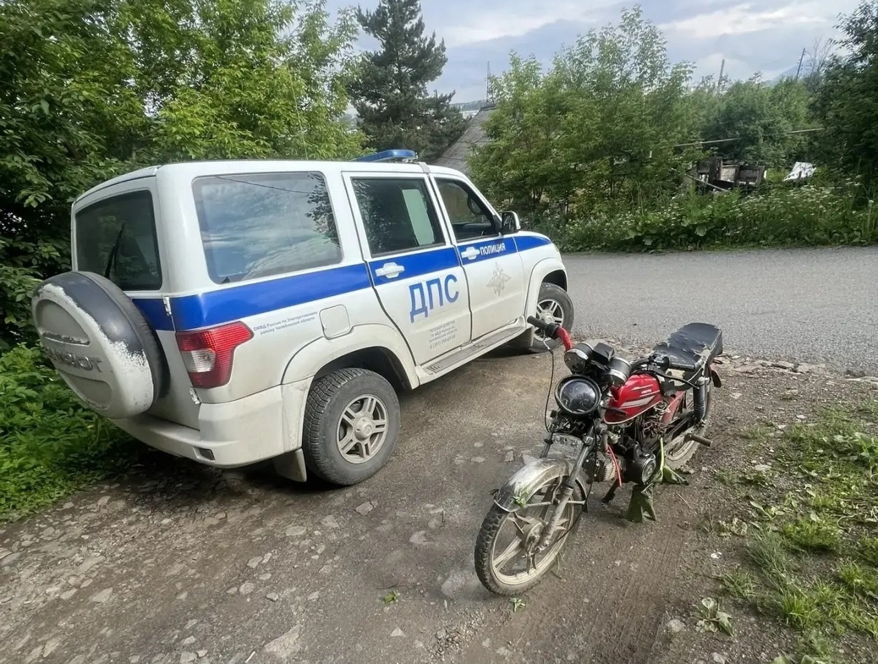 В Златоусте задержали нарушителя на мопеде