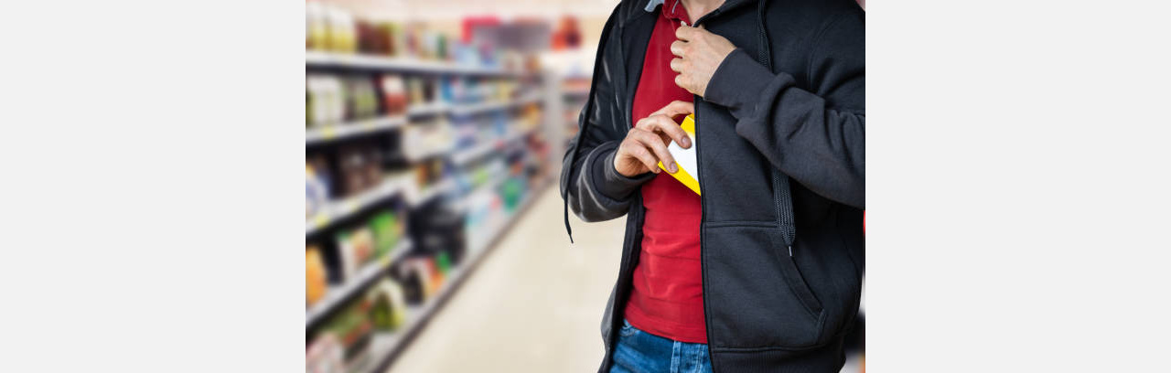 Своё беру: пожилая жительница Златоуста ворует продукты «из принципа»