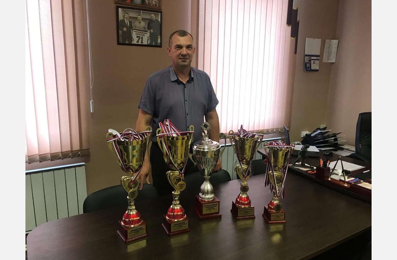 Ноу комментс: родители Златоуста собирают подписи в защиту уволенного директора