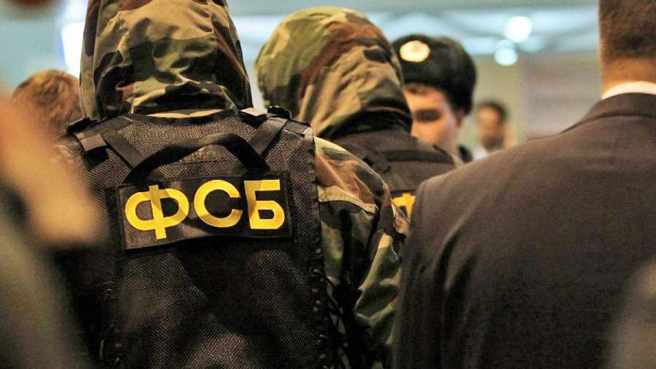 Снова за своё: сотрудники ФСБ Златоуста выдворят из страны экс-заключённого